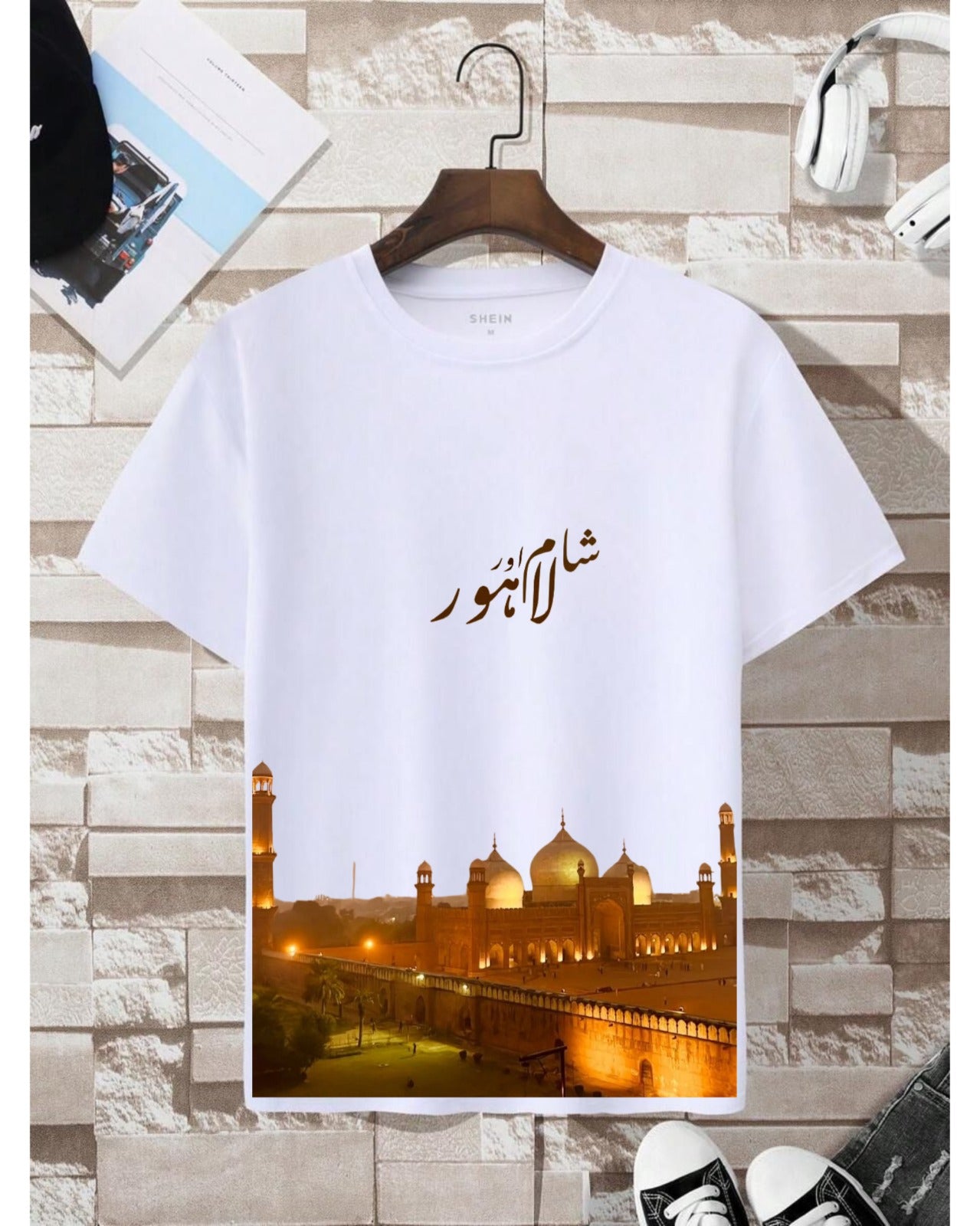 “Shaam Aur Lahore” Oversized Graphic T-Shirt – Badshahi Mosque Print